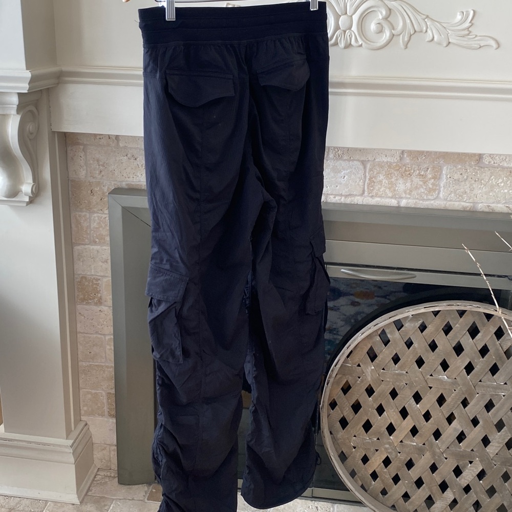 Lululemon dance studio Black Cargo Pants small S mid rise pockets relaxed fit - Picture 10 of 15